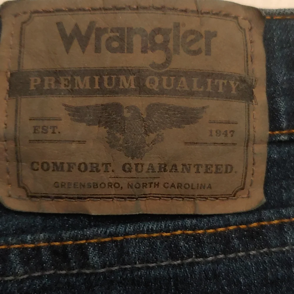 Wrangler Men's Relaxed Fit Straight Leg Jeans